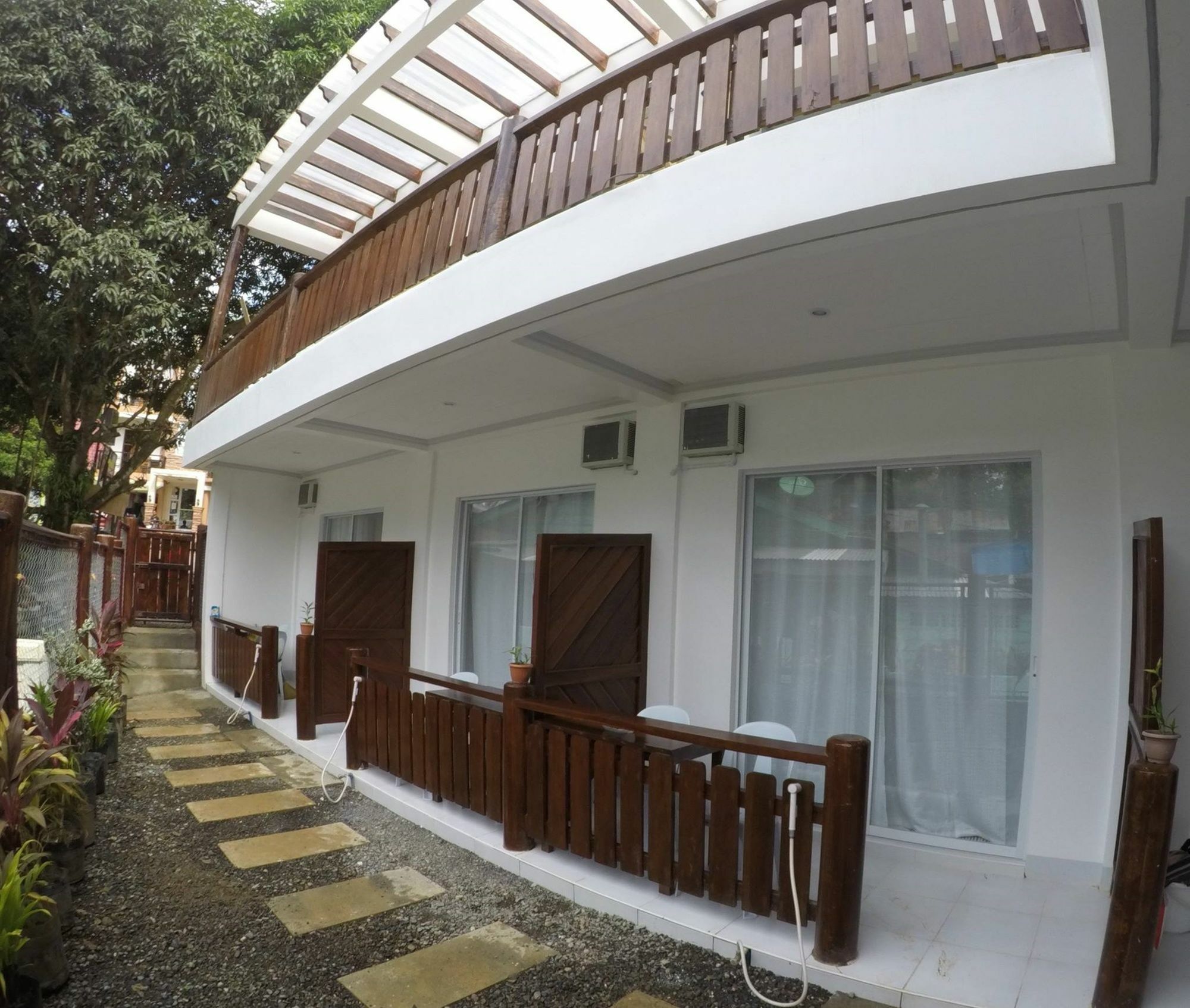Neela Tourist bahay-panuluyan