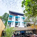 Amos Portside Inn