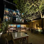 Amos Portside Inn