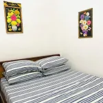 Queen\'S Room Rental 2