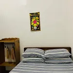 Queen\'S Room Rental 2