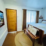 Lolas Villa El Nido