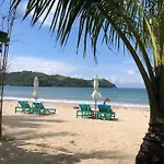Zhaya\'S Beach & Cottages