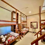 Novie\'S Tourist Inn