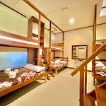 Novie\'S Tourist Inn