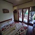 Novie\'S Tourist Inn