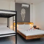 Sip Sunset Hostel And Lounge