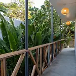 Sip Sunset Hostel And Lounge