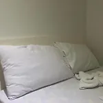 Alexzus Backpackers Travel Lodge
