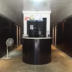 Alexzus Backpackers Travel Lodge