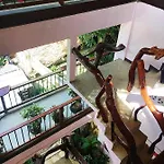 Elternative Hostel