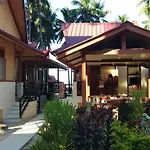 El Seatopia Beach Cottages