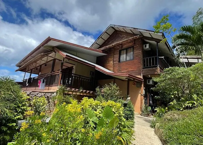 Novie\'S Tourist Inn