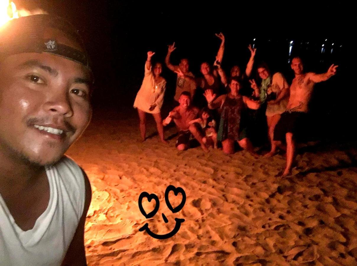 Zhaya's & * El Nido