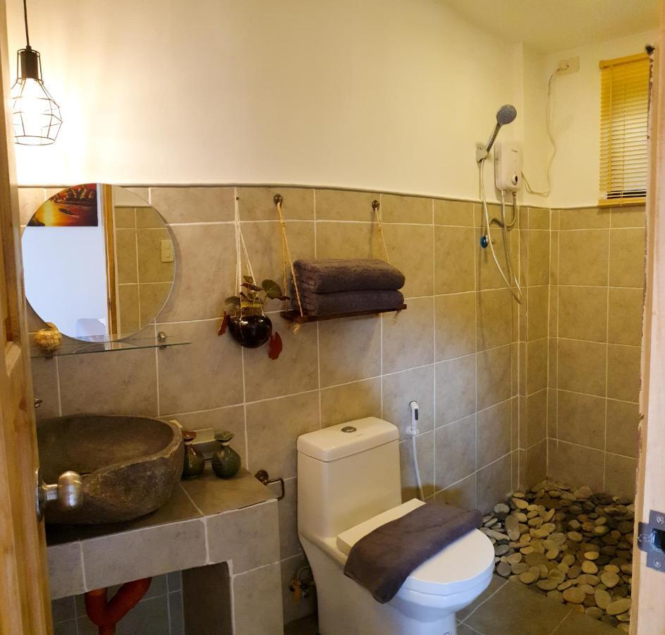 Hutch House 3*