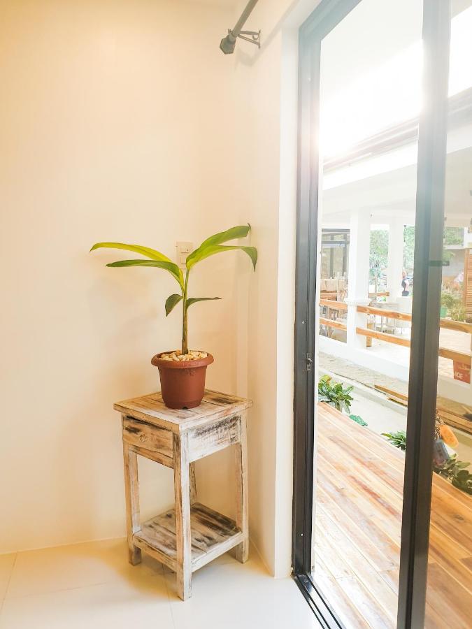 Hutch House 3*