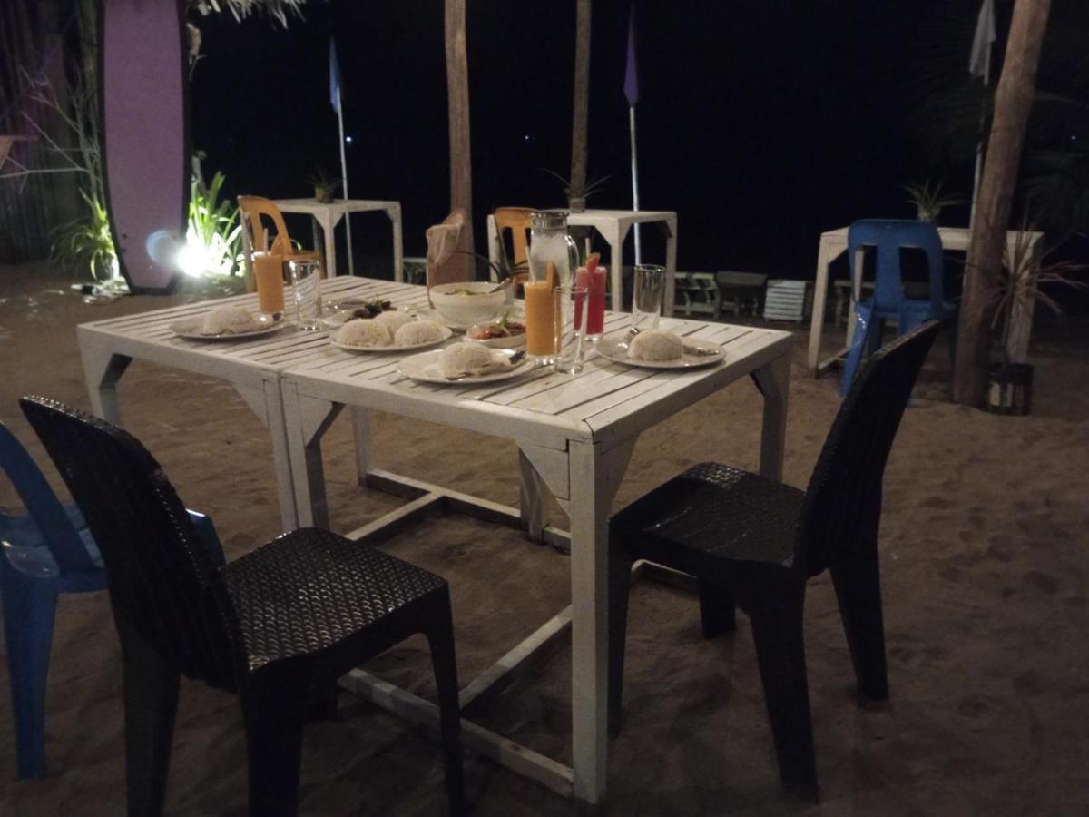 Zhaya's & * El Nido