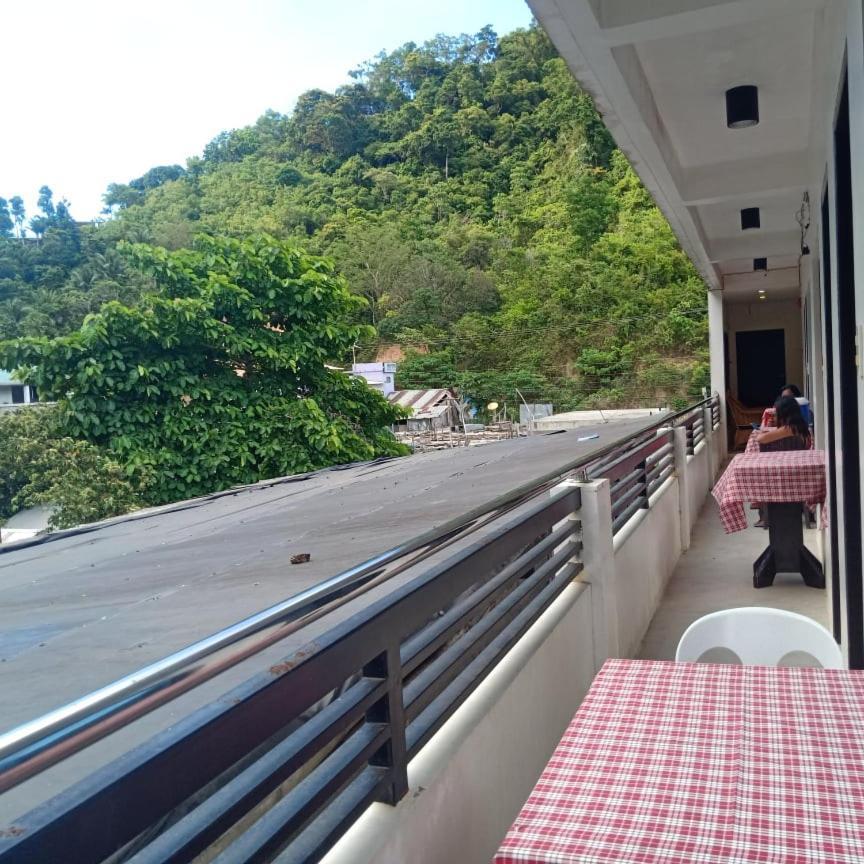 Chelle's Apartelle-inn El Nido