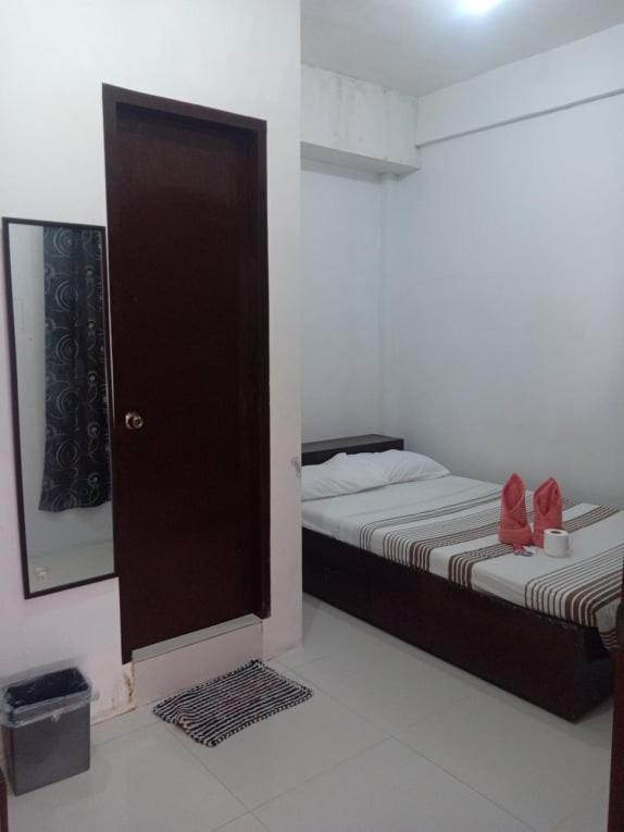 Chelle's Apartelle-inn Bed & Breakfast El Nido