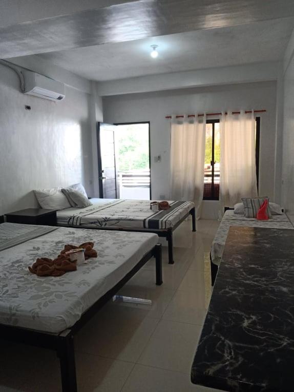 Chelle's Apartelle-inn * El Nido