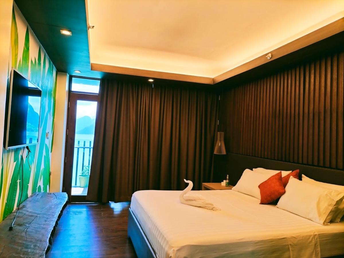 Orange Pearl Beach El Nido