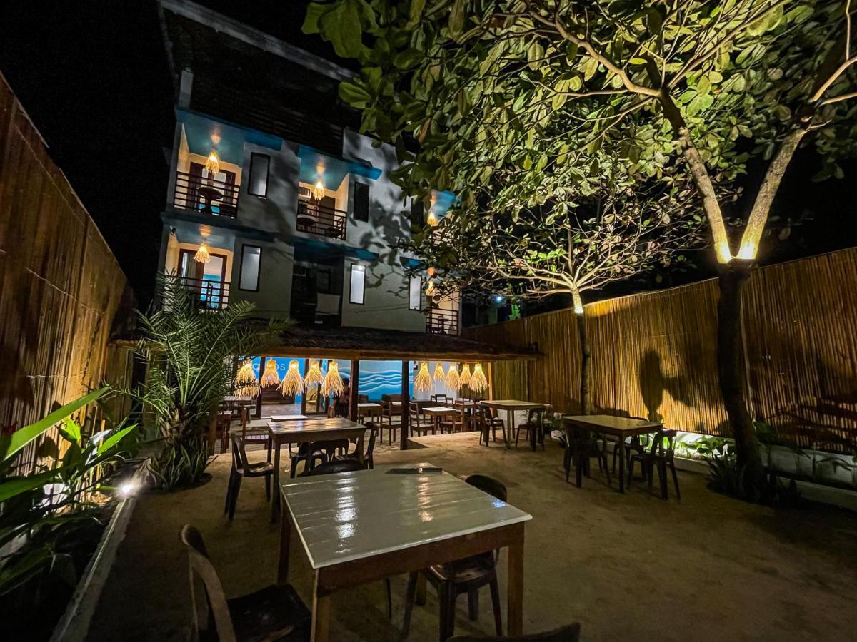 Amos Portside Inn *