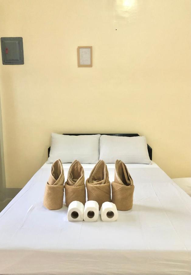Inn Hanna's Inn, *
