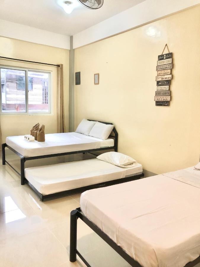Inn Hanna's Inn, *