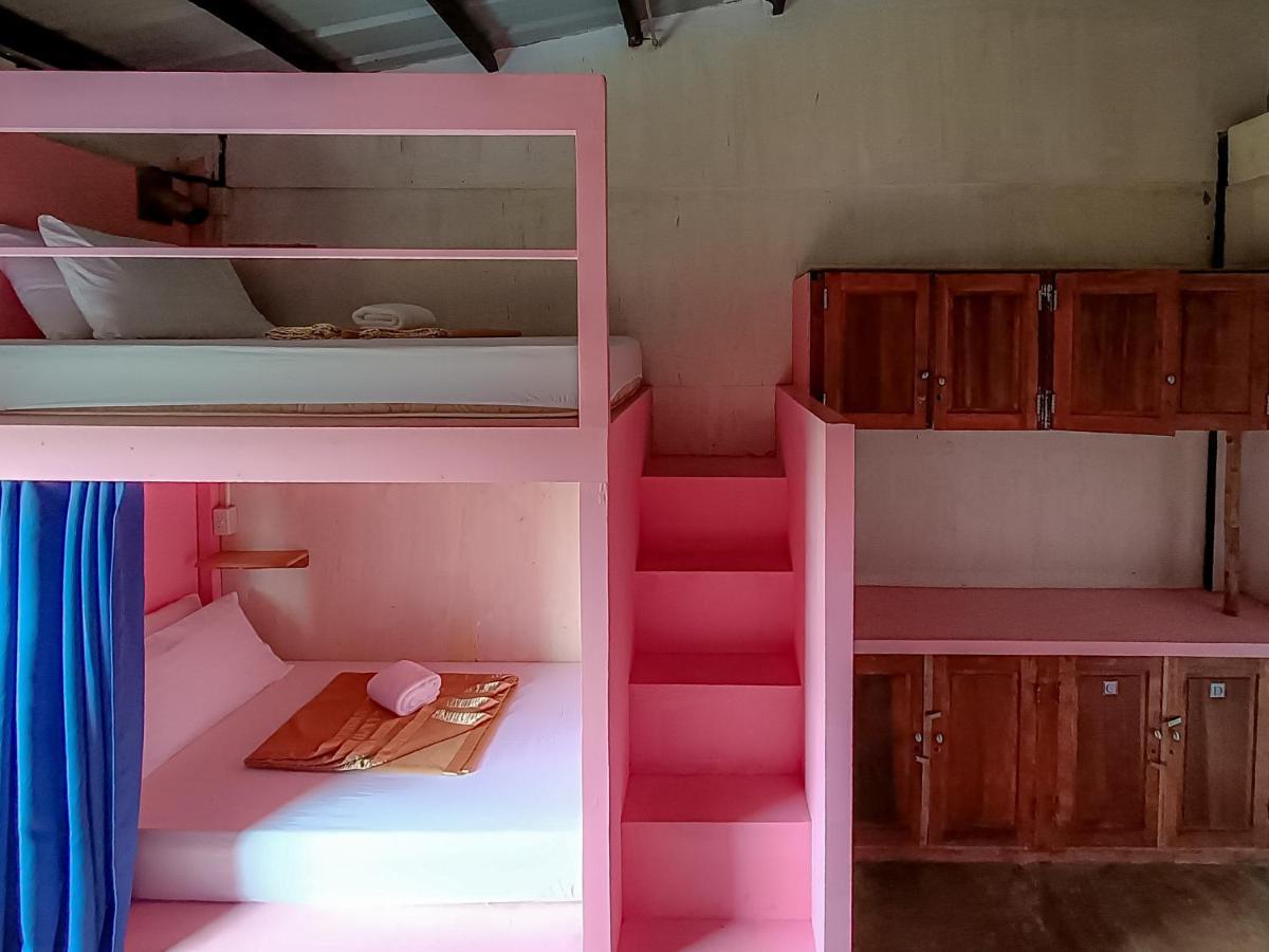 Lexias And Workspace - Hostel El Nido