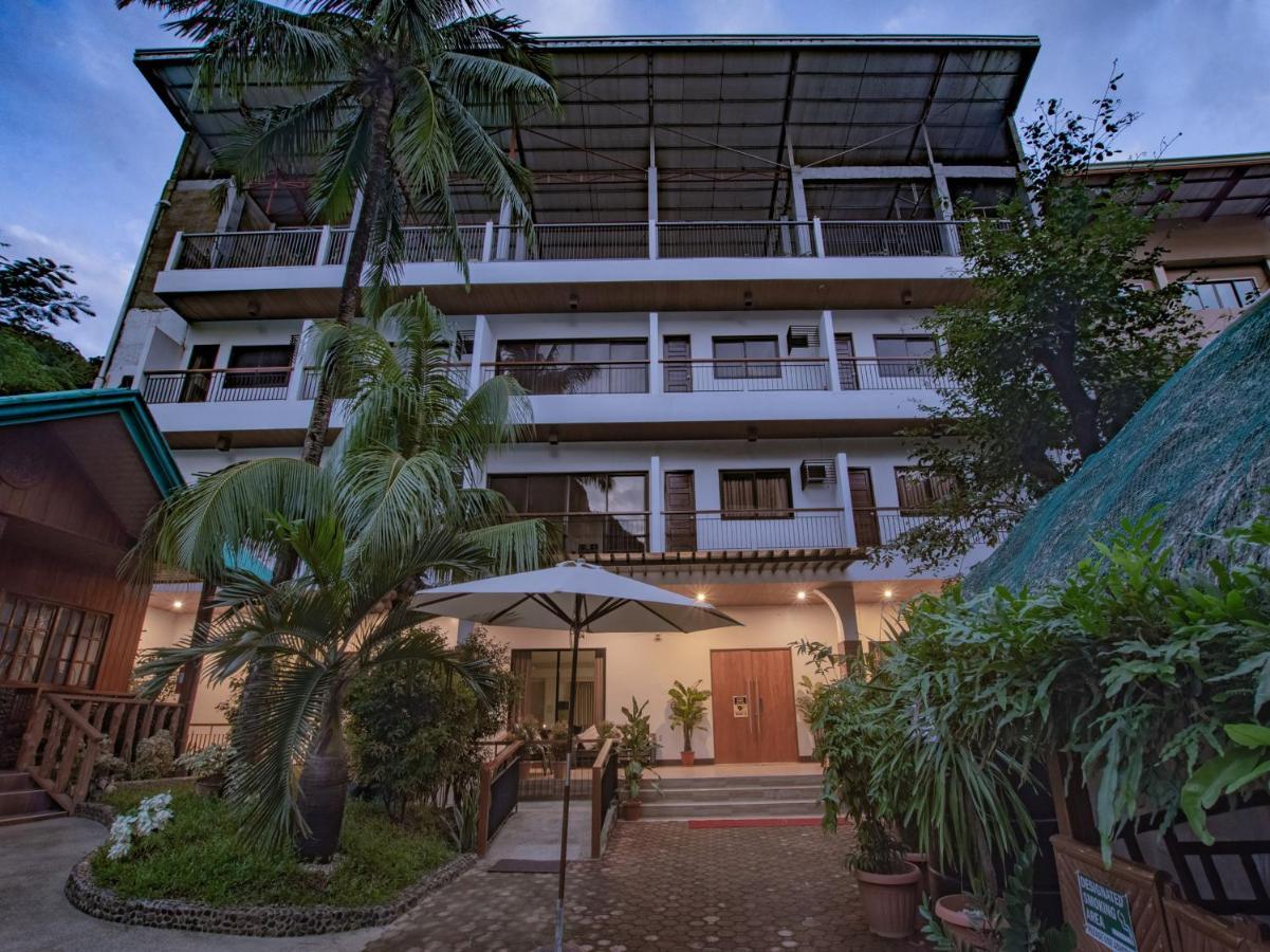 Jurias Garden Hotel 2*