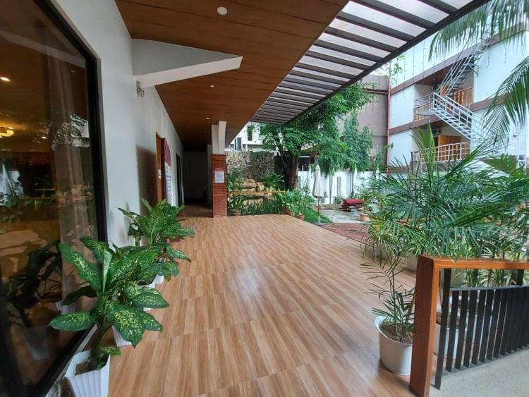 Jurias Garden
