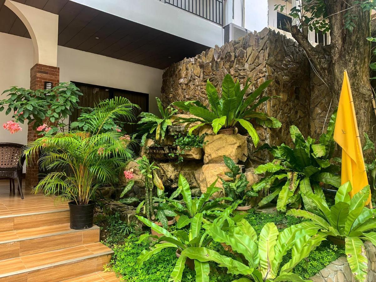 Hotel Jurias Garden 2*