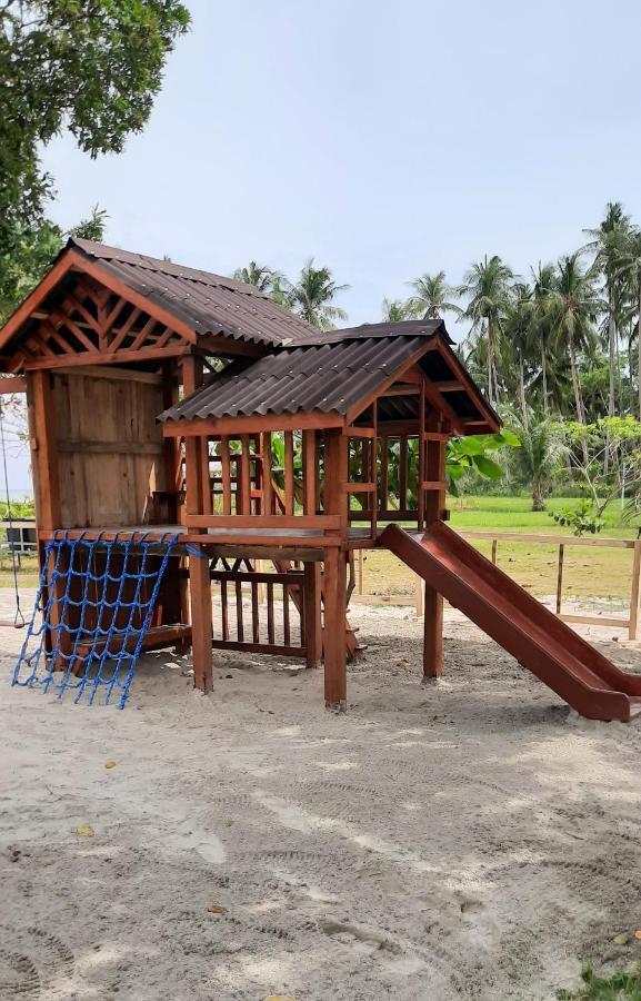 Hotel Eastwind Club- *