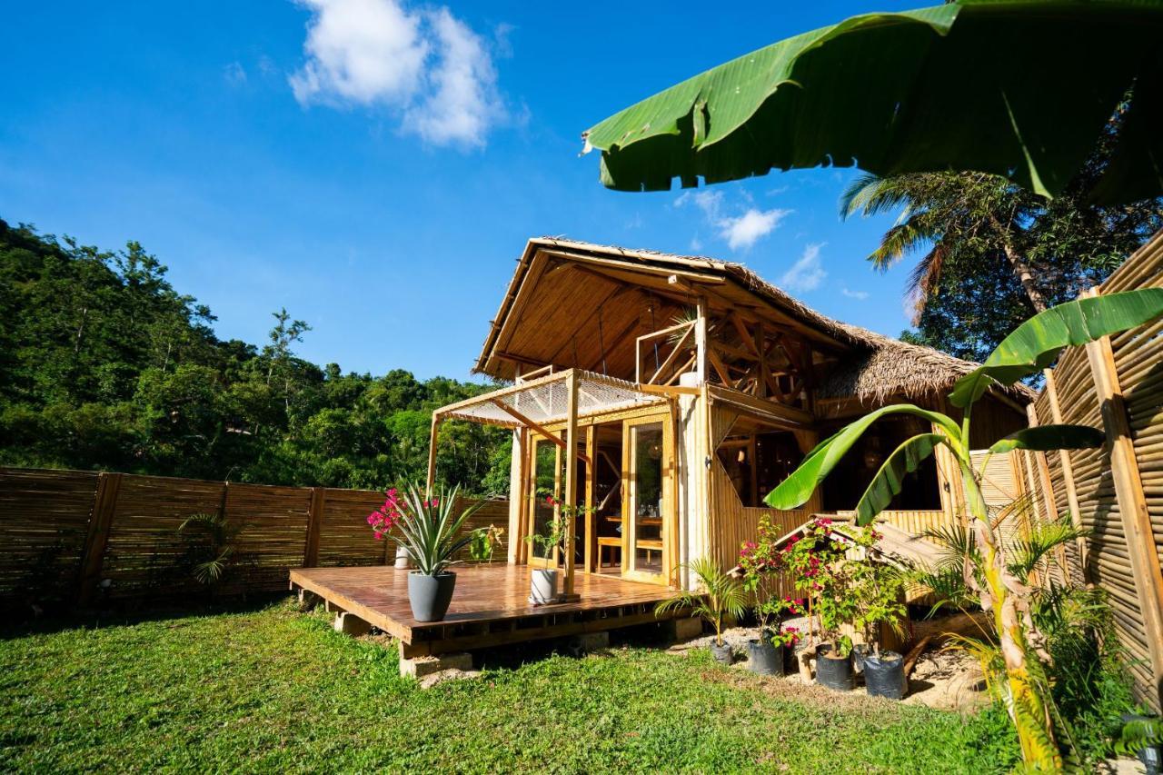 Palayan - With Views, Garden And Pool *