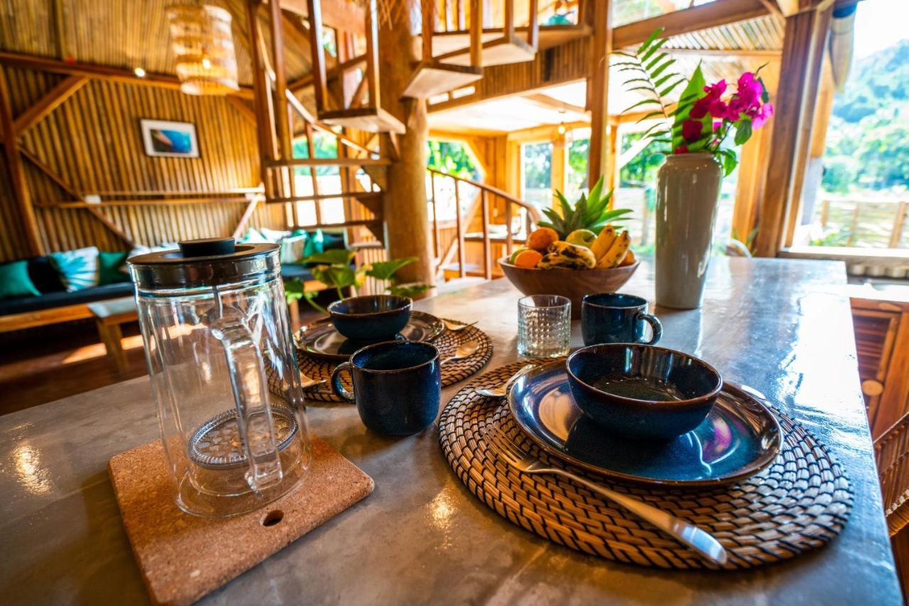 Palayan - With Views, Garden And Pool *