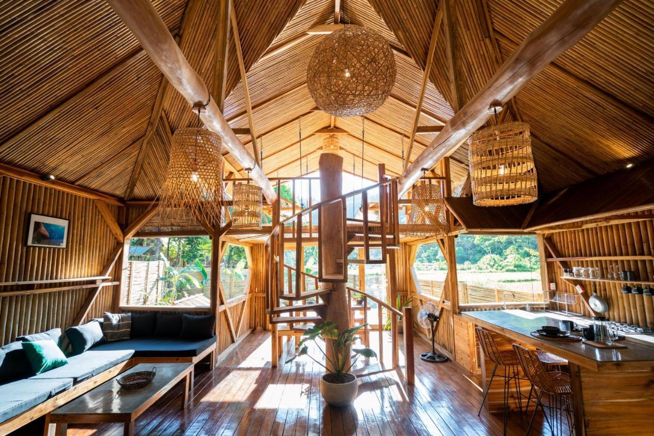 Villa Palayan - With Views, Garden And Pool