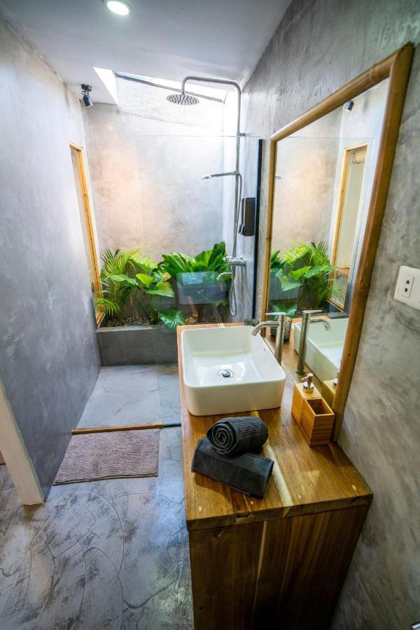 Palayan - With Views, Garden And Pool