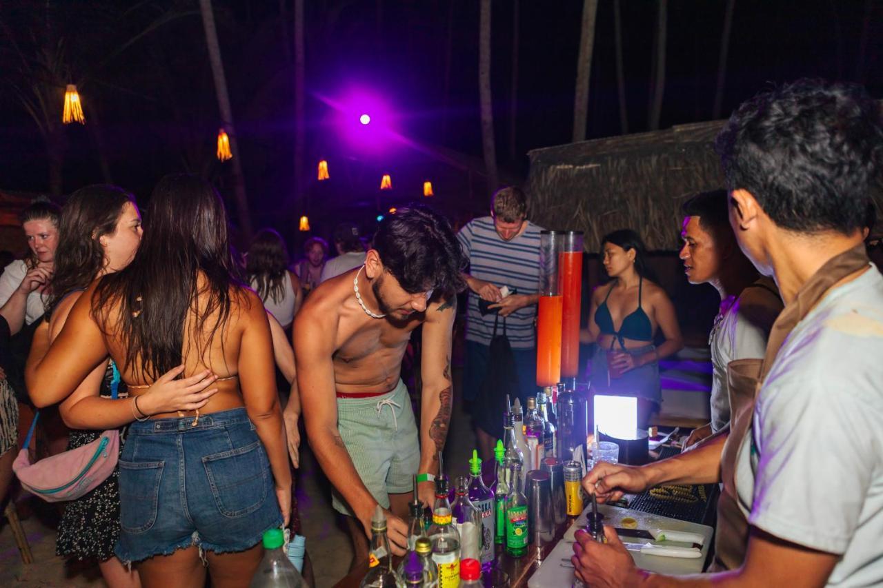 Mad Monkey Nacpan (adults Only) * El Nido