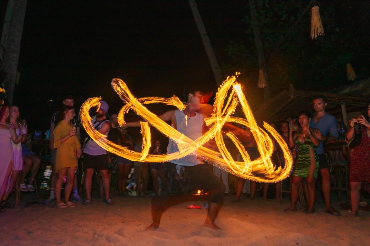 Mad Monkey Nacpan (adults Only) El Nido