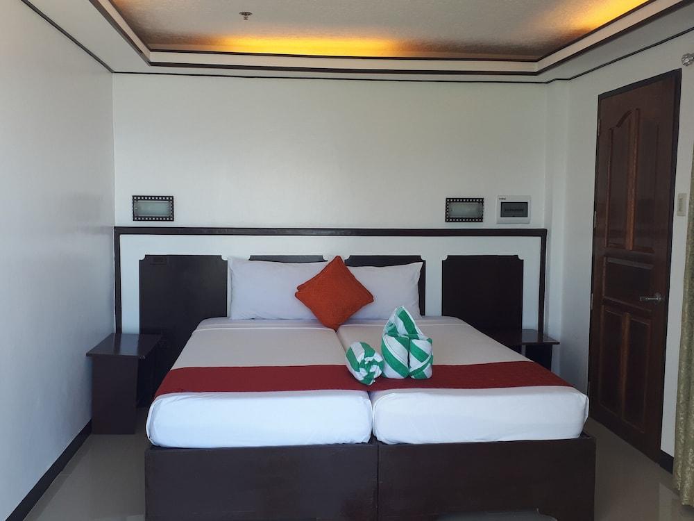 Orange Pearl Beach El Nido