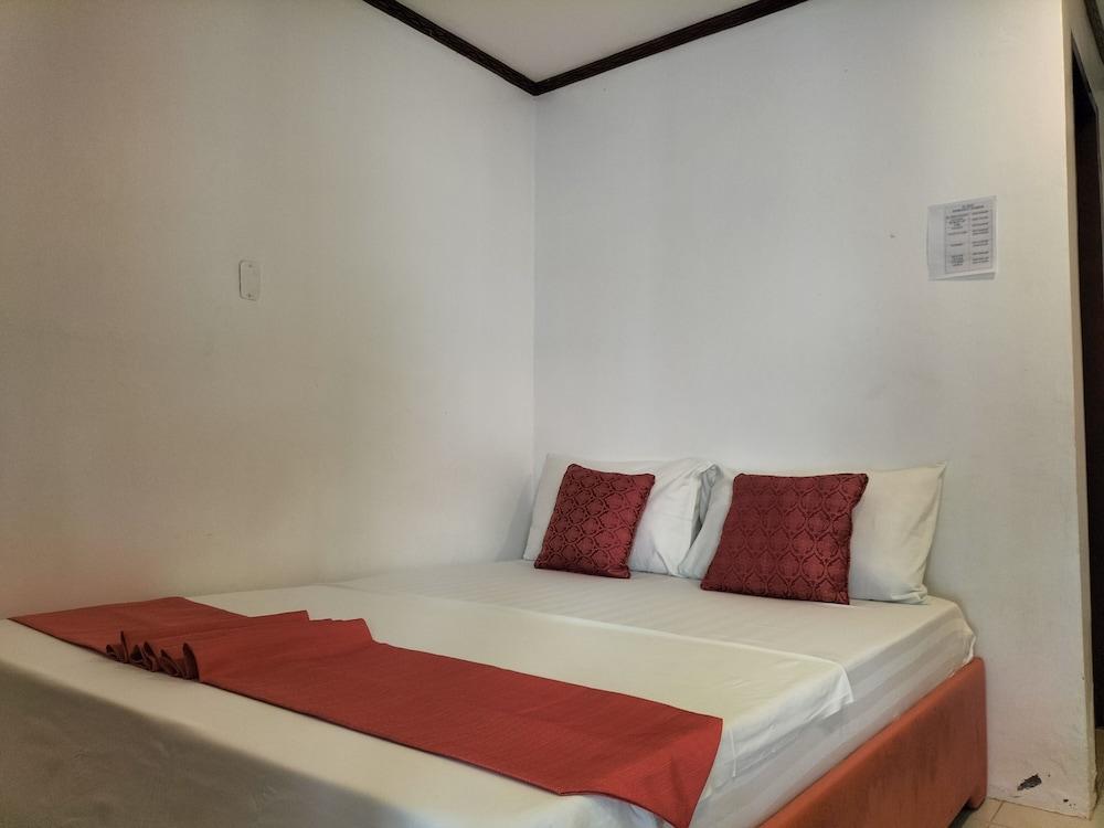 Orange Pearl Beach 2* El Nido