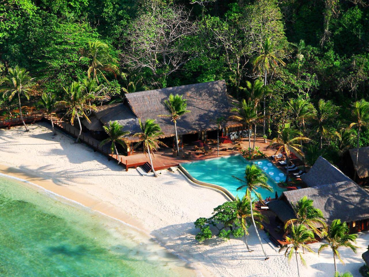 Cauayan Island Hotel