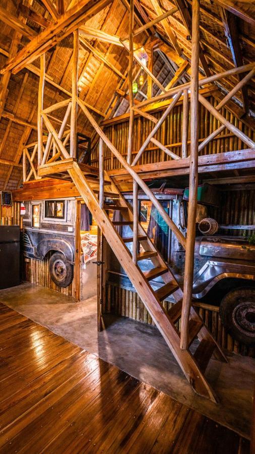 Barya Lang Villa- Native With Jeepney Villa