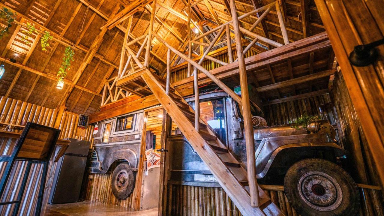 Barya Lang Villa- Native With Jeepney Villa