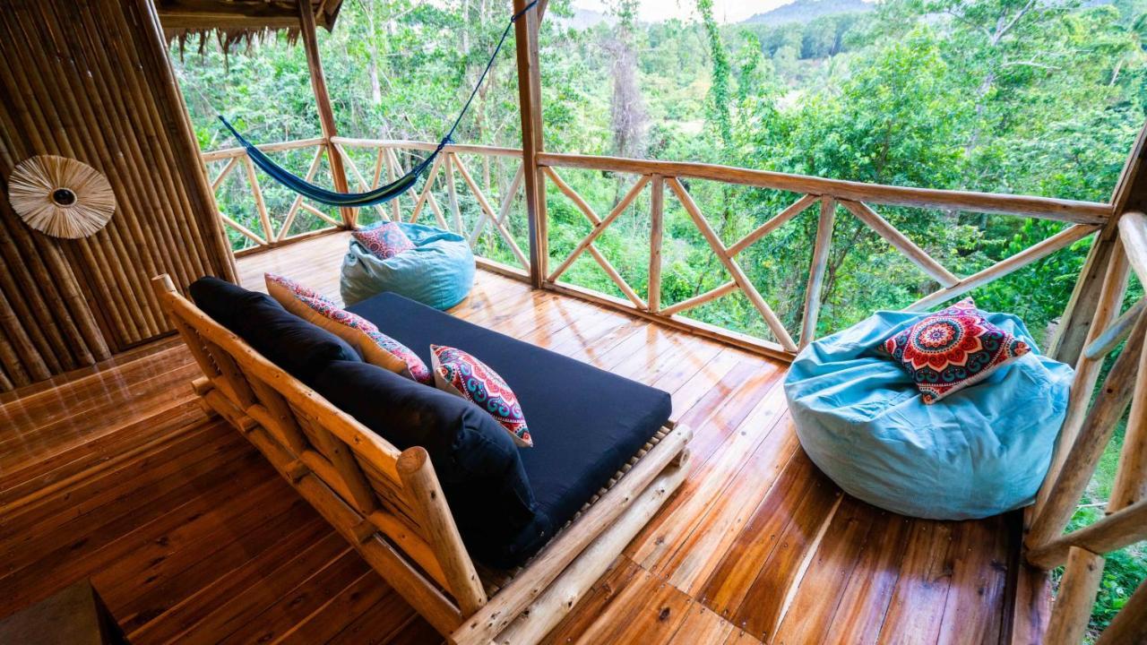 Barya Lang Villa- Native With Jeepney Villa