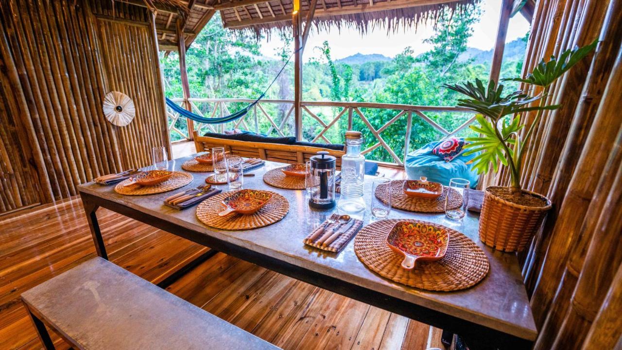 Barya Lang Villa- Native With Jeepney Villa El Nido