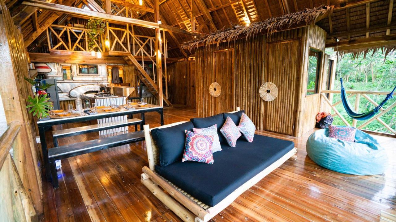 Barya Lang Villa- Native With Jeepney Villa