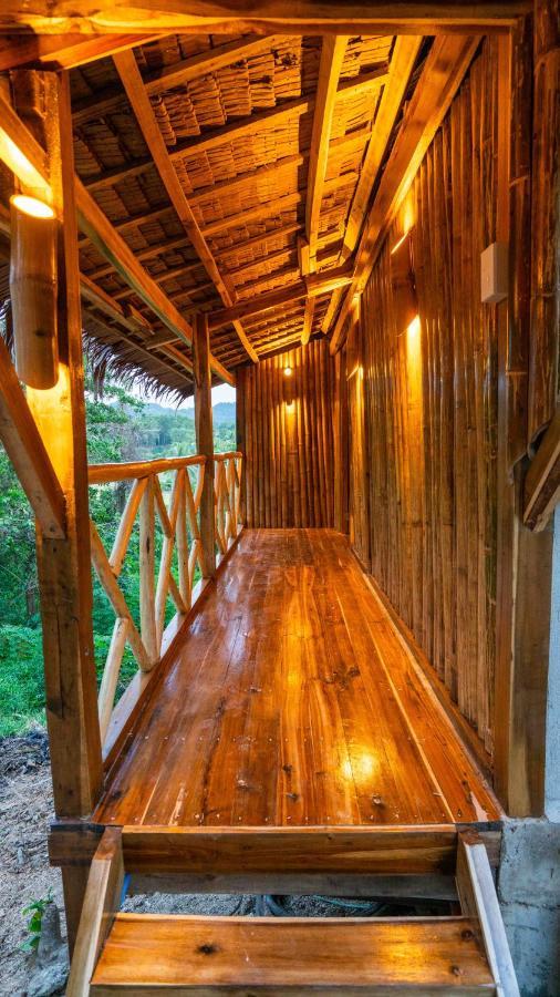 Barya Lang Villa- Native With Jeepney Villa El Nido