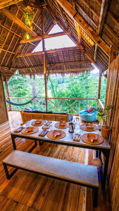 Barya Lang Villa- Native With Jeepney El Nido
