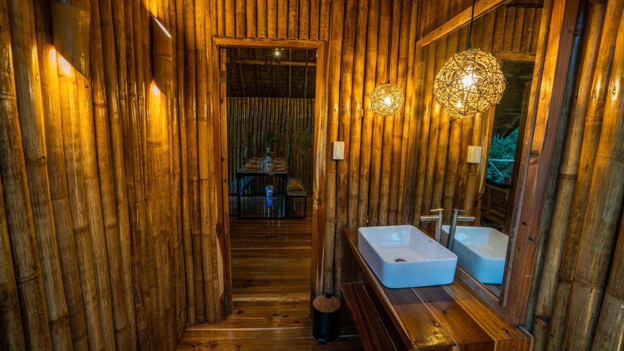Barya Lang Villa- Native With Jeepney Villa